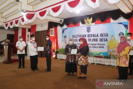 60 kades dan ketua PKK desa purna tugas awal April 2022 di HSS