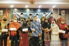 Baznas Kaltim beri bantuan kepada 42 UMKM di Samarinda