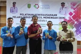 Kelompok Pengelola Lada Batu Layar ikuti pelatihan kewirausahaan Diskumindag Sambas