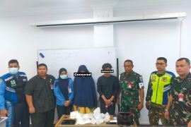 Terciduk bawa sabu, pasangan sejoli ini diamankan petugas Bandara Pekanbaru