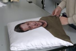 Bantal Zelenskiy sarana pengumpul amal korban perang