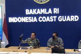 Bakamla RI amankan senjata api rakitan saat operasi di Teluk Dalam Ambon