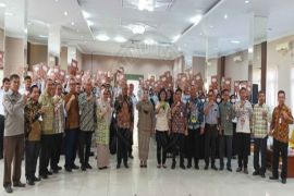 Bupati Kobar serahkan langsung SK Pengangkatan CPNS ke 162 orang