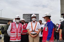Menteri Luhut ungkap sinyal kenaikan harga Pertalite hingga LPG 3 kg