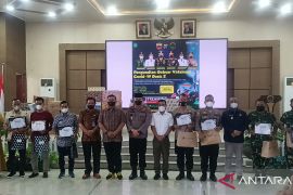 Kapolsek Kualuhhulu dapat penghargaan dari Pemkab Labura