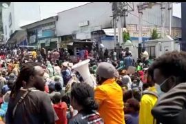 Personel TNI/Polri dikerahkan amankan  demo tolak DOB di Jayapura