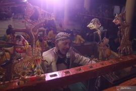 Pentas Wayang Krucil