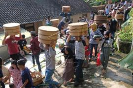 Tradisi Nyadran Arwah Menyambut Ramadhan Page 1 Small