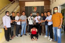 Polisi tangkap Ayah diduga perkosa anak kandung di Bukittinggi