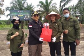 Warga Binaan Lapas Perempuan Pekanbaru produksi keripik tempe, semoga bisa mandiri setelah bebas