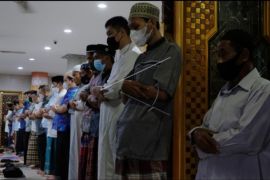 Dokter ingatkan masyarakat tetap pakai masker saat shalat tarawih di masjid