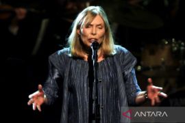 Musisi berikan tribut karir musik Joni Mitchell di acara pra-Grammy