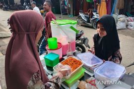 Pedagang takjil diingatkan tidak berjualan di siang hari