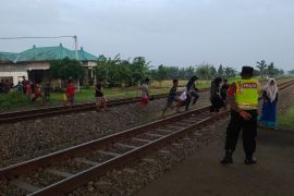 Daop Madiun tingkatkan pengamanan jalur kereta dari aktivitas "ngabuburit" warga