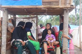 Ratusan warga korban gempa Simpang Timbo Abu Talamau Pasbar masih bertahan di pengungsian