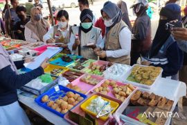 Balai POM periksa takjil yang dijual di Kota Kendari