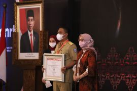 Pemkab Buton Selatan terima penghargaan dari Kemenpan-RB