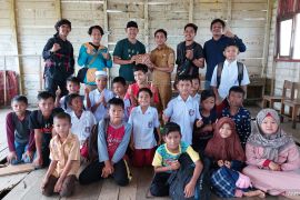 GWPP bantu alat tulis ke siswa SDN 3 Sungai Buluh