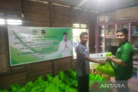 Sekretaris DPC PPP HST salurkan ribuan paket sembako Syaifullah Tamliha