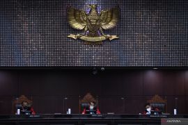 Mahkamah Konstitusi cecar Bawaslu Bangkalan soal kemiripan tanda tangan pemilih