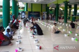 Masjid Agung Baiturrahman Biak sediakan 200 paket takjil berbuka puasa