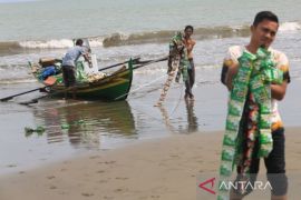 Polisi selidiki penyebab truk terjun ke laut di dermaga Pelabuhan Meulaboh