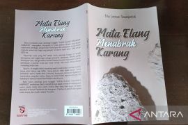 "Mata Elang Menabrak Karang", jejak 40 tahun berpuisi