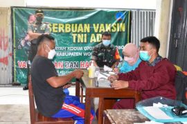 Kodim Wonosobo gelar vaksinasi COVID-19 di tiga pasar tradisional