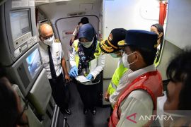 Menko PMK dan Menhub inspeksi kesiapan angkutan udara jelang mudik