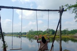 Wisata "Ngabuburit" di Danau Letang Muarabulian