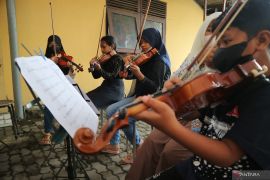 Bermusik bermanfaat dalam meningkatkan kemampuan ingatan di usia senja