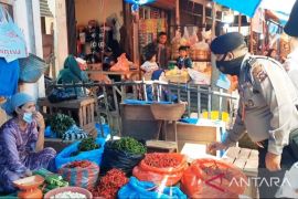 Sidak pasar, Polres Bukittinggi antisipasi penimbunan bahan pokok