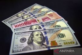 Kurs rupiah melemah dibayangi kekhawatiran inflasi akibat invasi Rusia