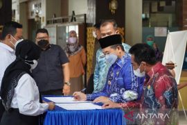 Wali Kota Banjarmasin serahkan SK 944 guru P3K