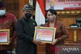 Wagub Cok Ace ingin lembaga penyiaran lebih mengedukasi