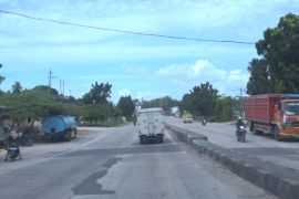 Pengendara kendaraan harus waspada lintasi Jalinsum banyak jalan bergelombang