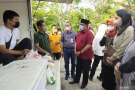 Wagubri tinjau operasi pasar murah di Rengat