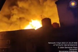 Kebakaran landa gudang kimia  Jakarta Barat