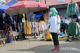 Pakaian bekas import disenangi pembeli di Banjarmasin