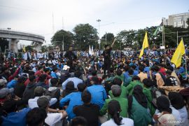 Unjuk Rasa Mahasiswa di Palembang Page 6 Small