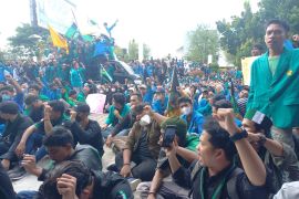 Aliansi mahasiswa se-Aceh unjuk rasa di DPRA
