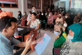 Pos Cianjur salurkan BLT minyak goreng dan BST