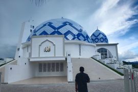 Nyak Sandang, dari donasi pembelian pesawat sampai  ke masjid