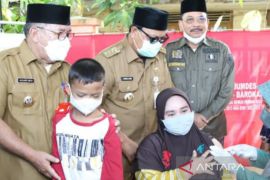 Paman Birin tinjau vaksinasi bergerak