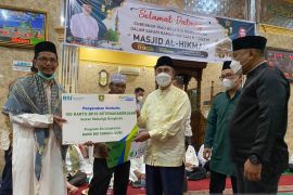 Gubernur Riau beri santunan ahli waris korban kecelakaan kerja di bulan Ramadhan