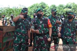 Rombongan Kasad Jenderal TNI Dudung alami kecelakaan saat menuju Sota Papua