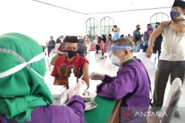 Minat vaksinasi malam hari di Kota Tasikmalaya cukup banyak