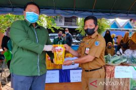 Partisipasi PT SAM salurkan minyak goreng murah di bazar pangan HSS