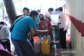 Dua pasar di Kota Probolinggo digelontor 7.200 kilogram minyak goreng curah