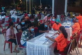 Capaian vaksinasi tiga kabupaten di Maluku masih rendah